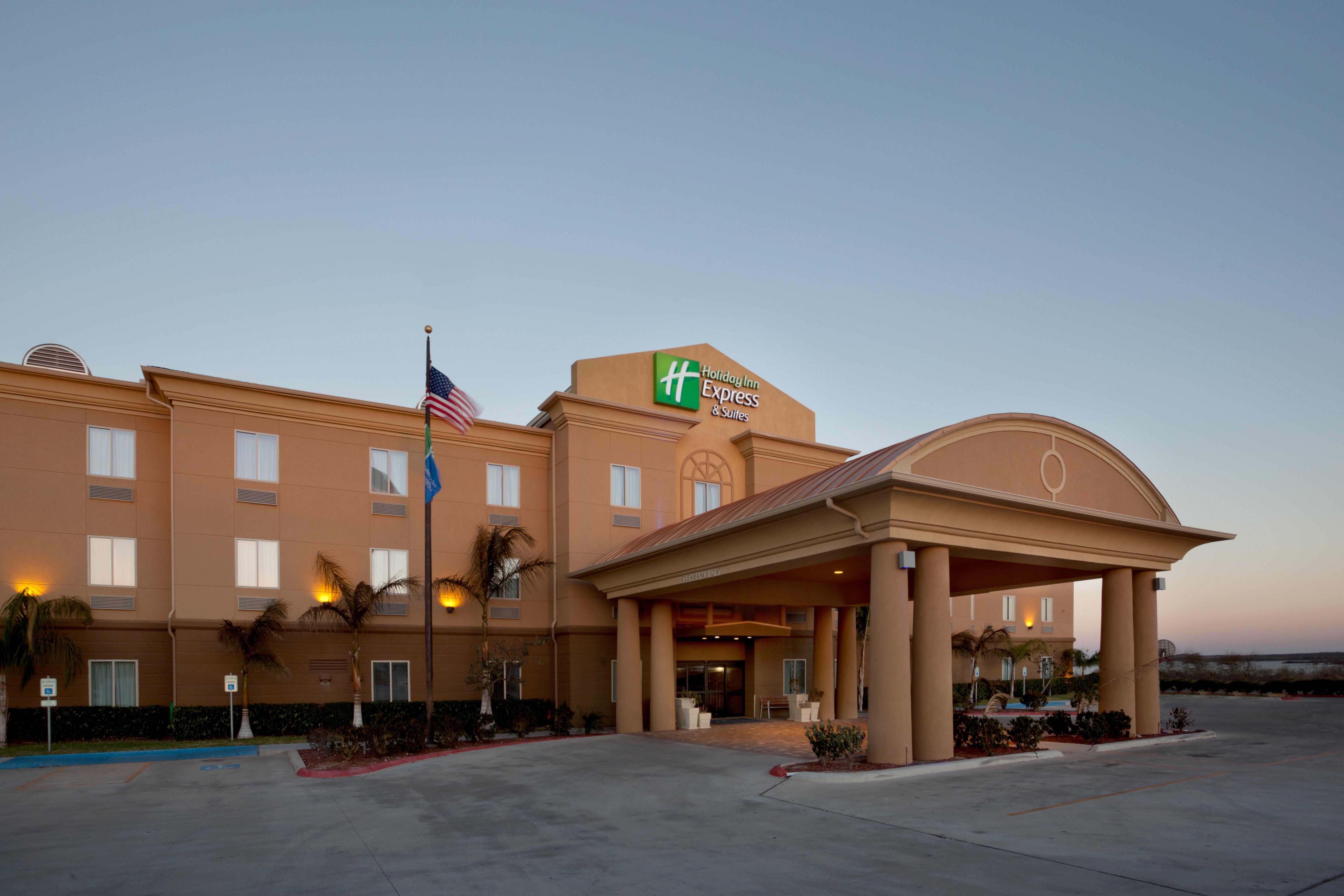 Holiday Inn Express Hotel & Suites Zapata By Ihg Экстерьер фото